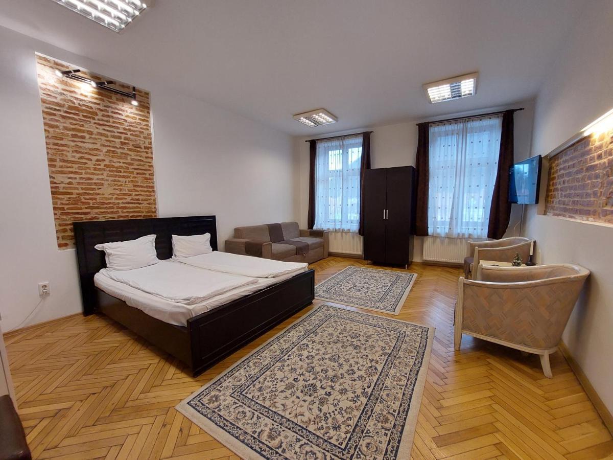 Main Square Apartments & More Braşov Esterno foto