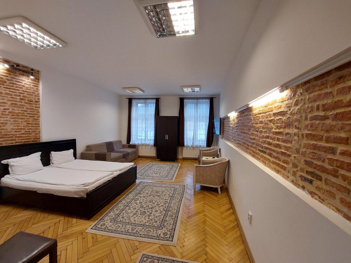 Main Square Apartments & More Braşov Esterno foto