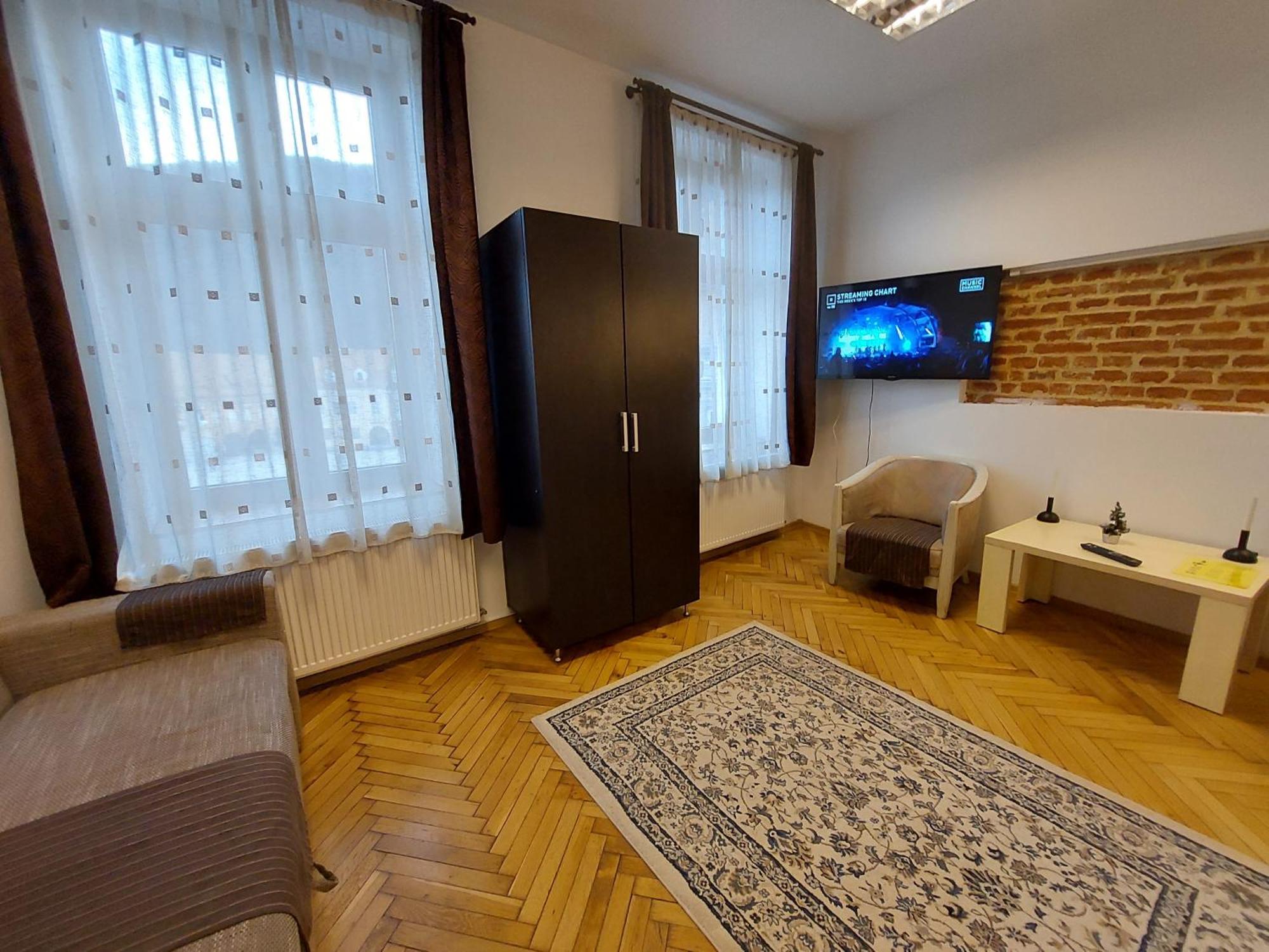 Main Square Apartments & More Braşov Esterno foto