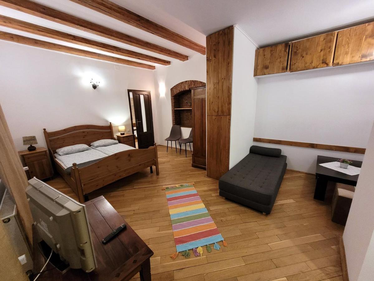 Main Square Apartments & More Braşov Esterno foto