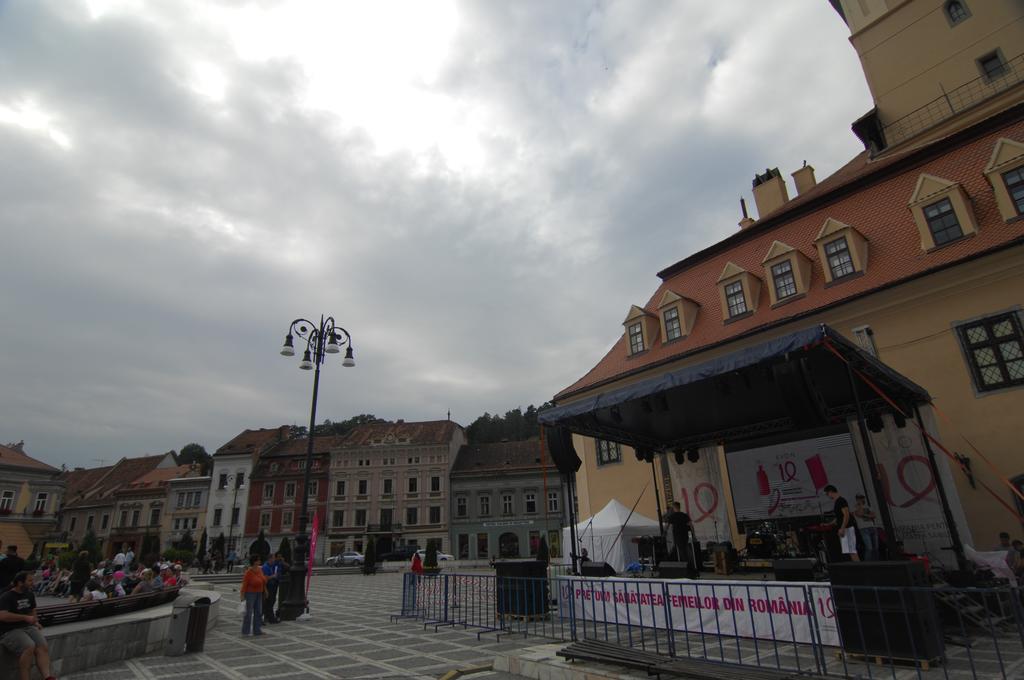 Main Square Apartments & More Braşov Esterno foto