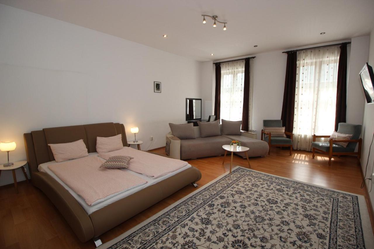 Main Square Apartments & More Braşov Esterno foto